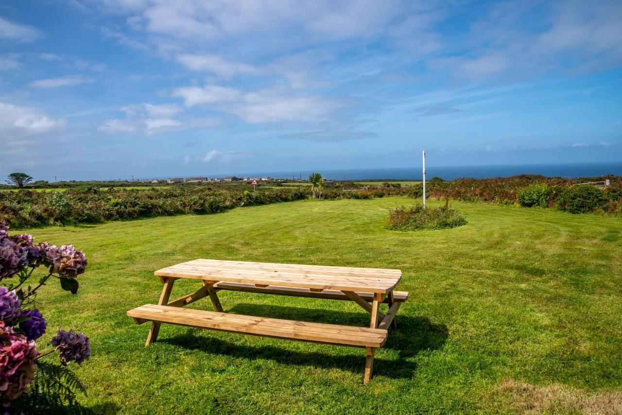 Finest Retreats - Western Watch - Sea Views, Pets Accepted, Sleeps 6 Lower Boscaswell Buitenkant foto